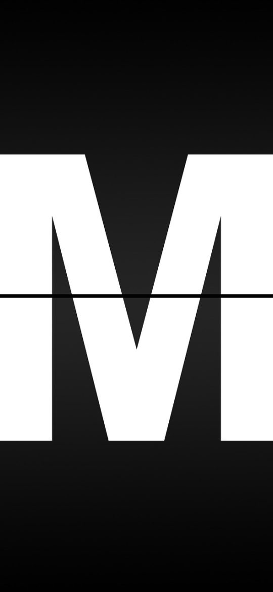 即创 App 剪辑时间轴界面，屏幕下方是分段素材条，上方预览窗口显示当前帧画面，中间有播放控制按钮